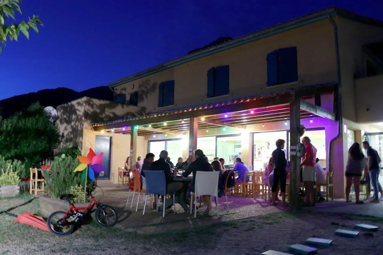 Camping Hotel La Fontaine D'Annibal à Buis-les-Baronnies