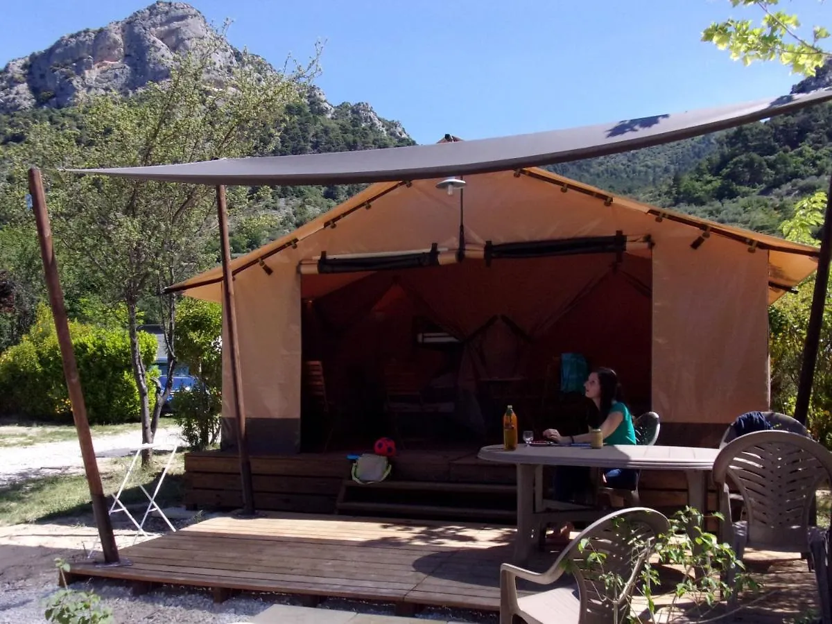 Hotel La Fontaine D'Annibal à Buis-les-Baronnies Camping